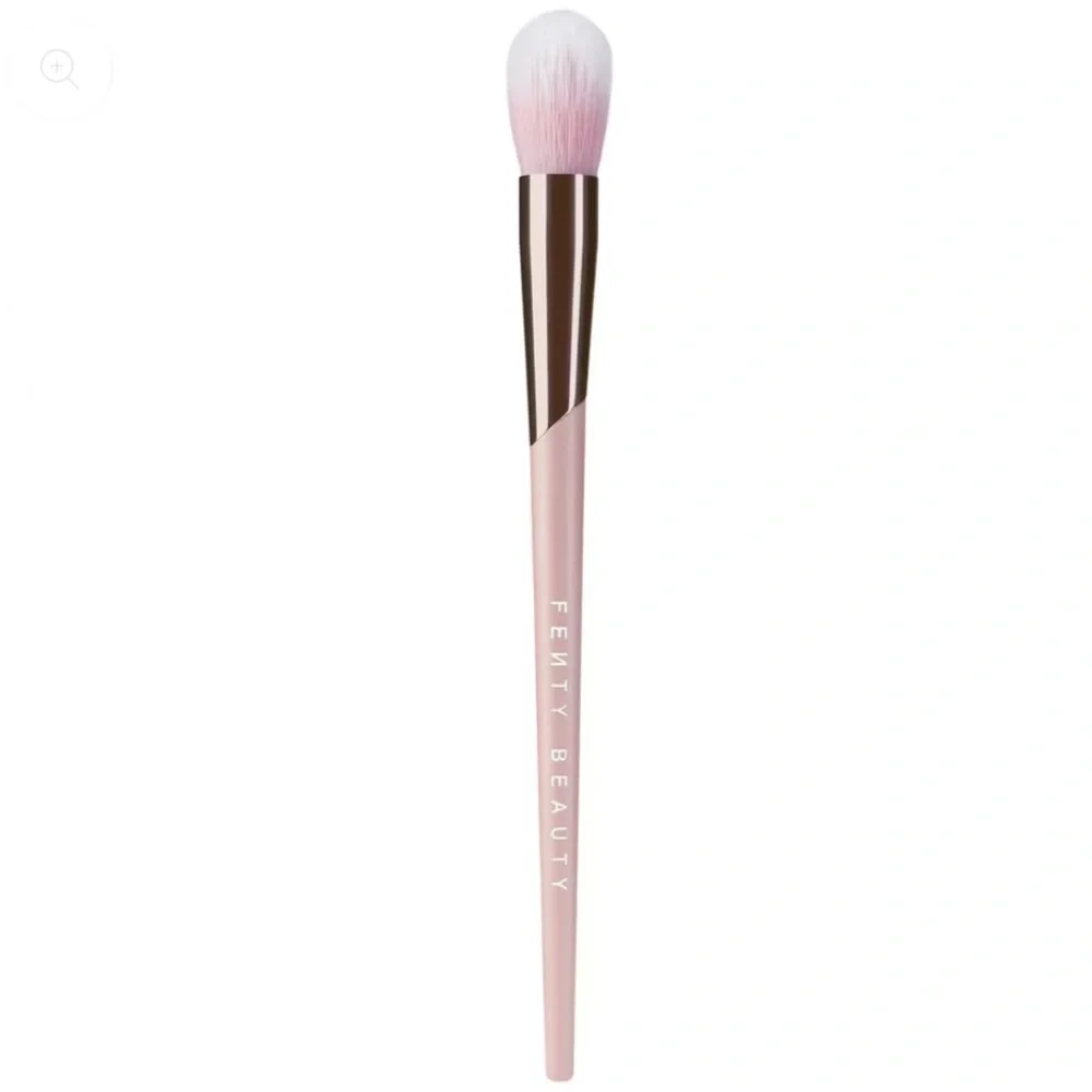 Fenty Beauty Highlighter Brush 135